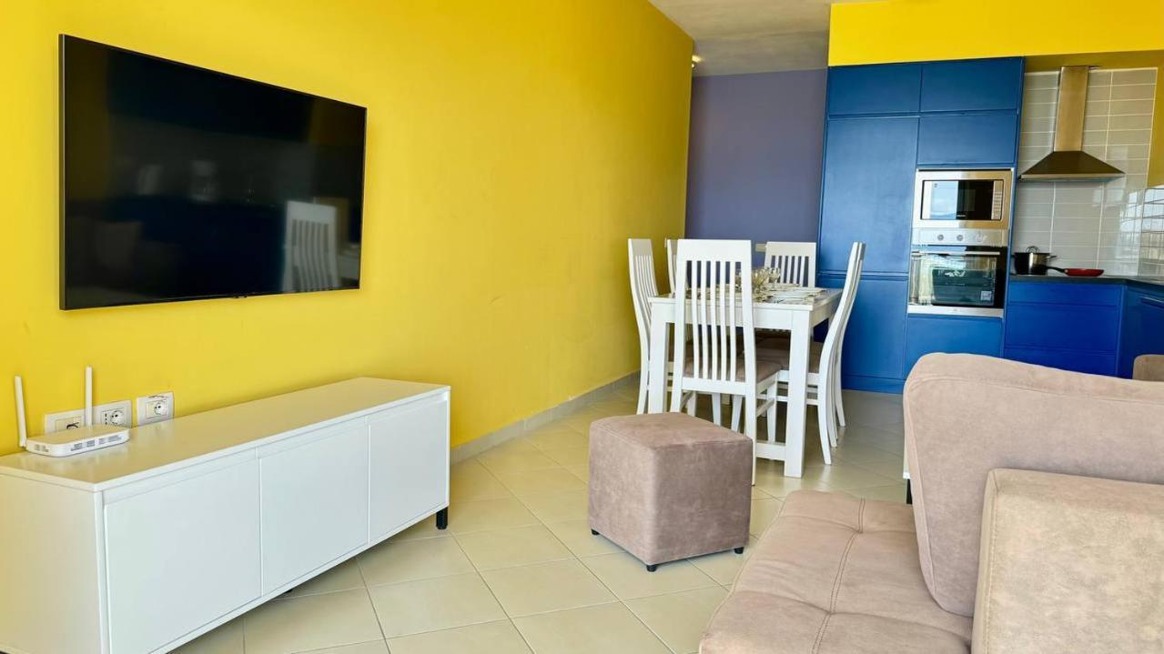 Colorful Sea View Apartment Sarande Bagian luar foto