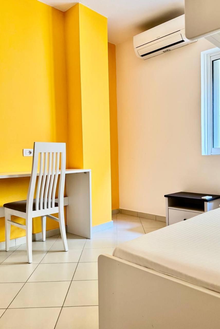 Colorful Sea View Apartment Sarande Bagian luar foto