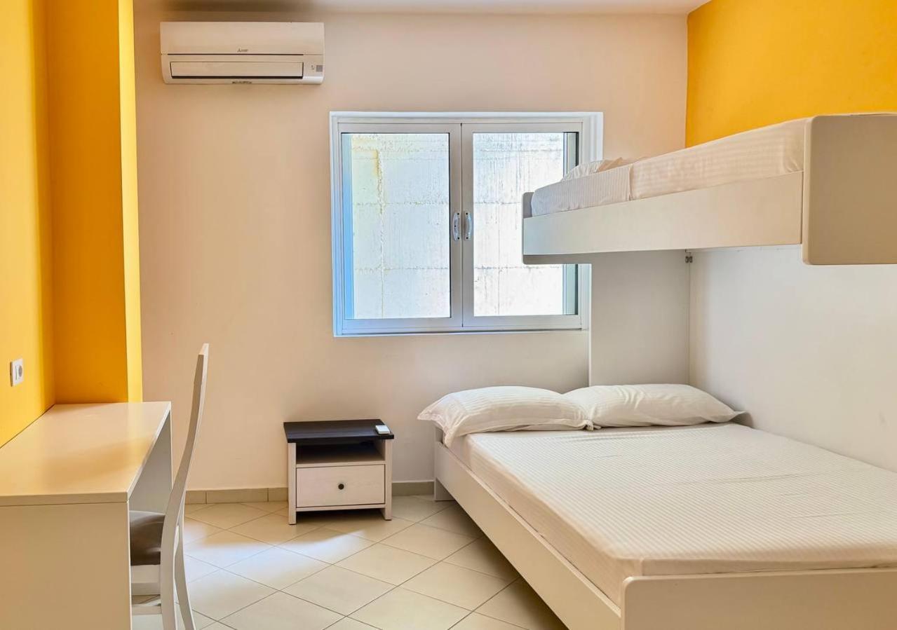 Colorful Sea View Apartment Sarande Bagian luar foto