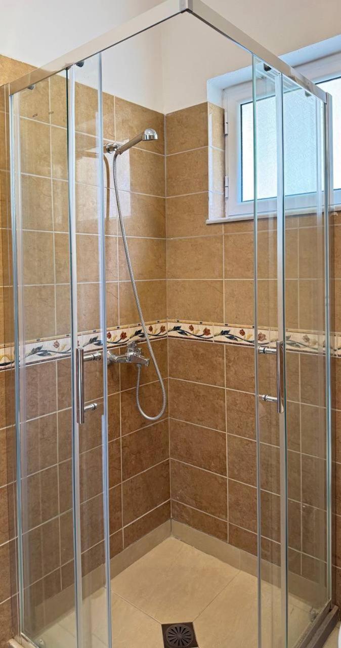 Colorful Sea View Apartment Sarande Bagian luar foto