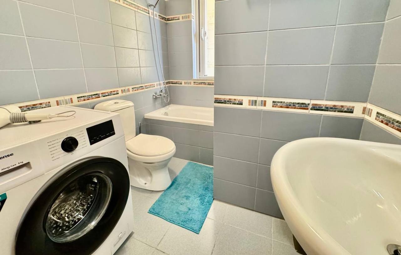 Colorful Sea View Apartment Sarande Bagian luar foto