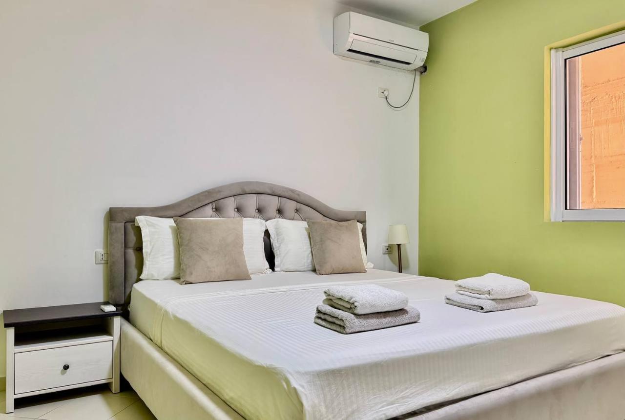 Colorful Sea View Apartment Sarande Bagian luar foto
